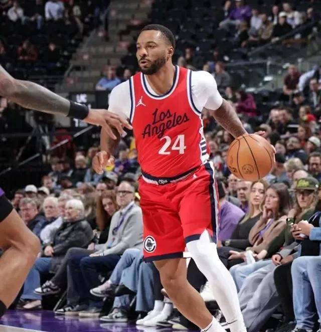 快船新秀表现惊艳，全场观众掌声不断，新闻学校.开云APP下载